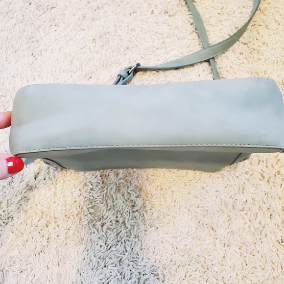 Universal Thread Triple Compartment Crossbody Bag - Picture 8 of 9